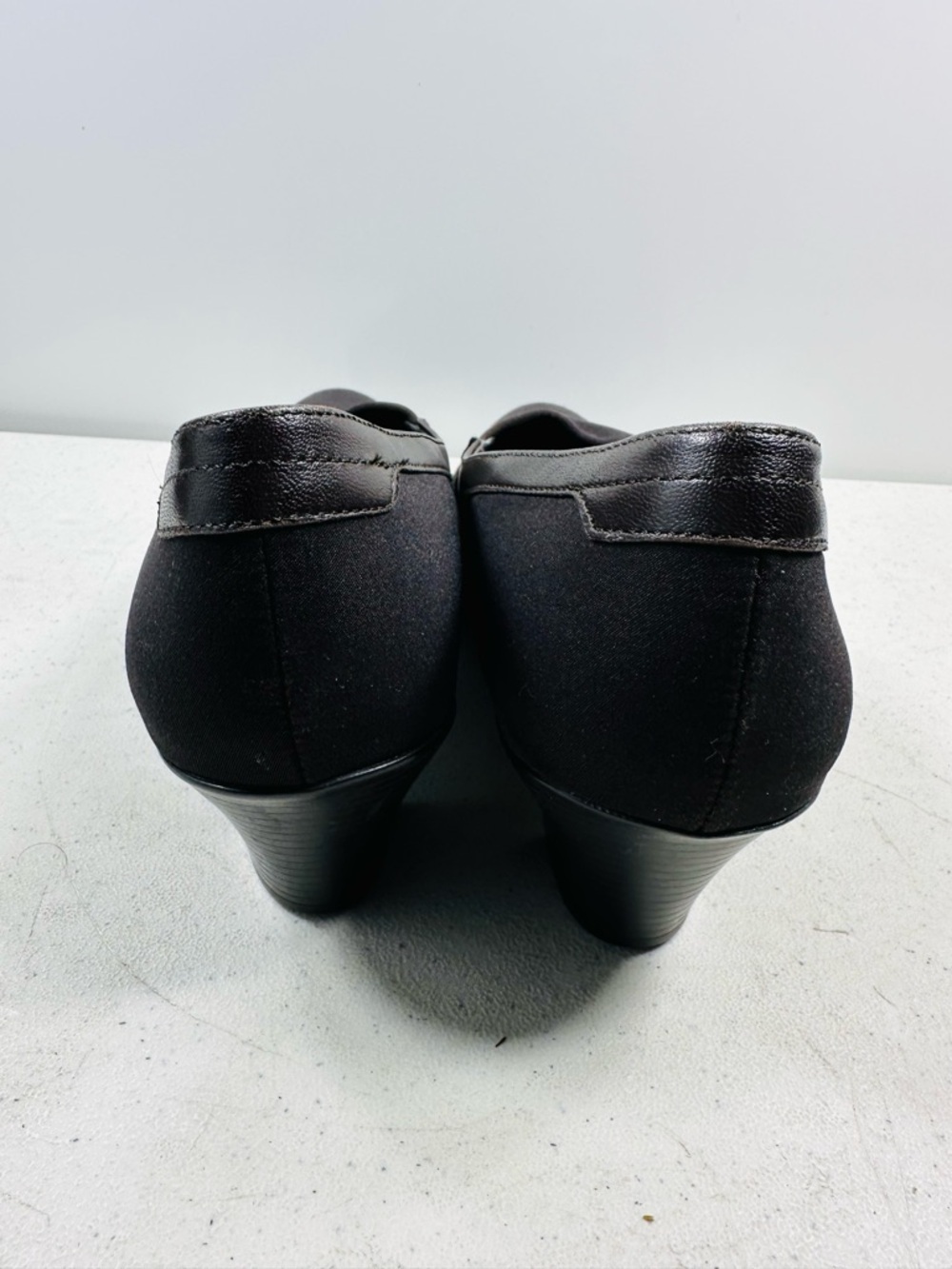 Munro American Shoes 9,5M Womens Brown Almond Toe Pumps 2" Cuban Heels - Picture 4 of 7